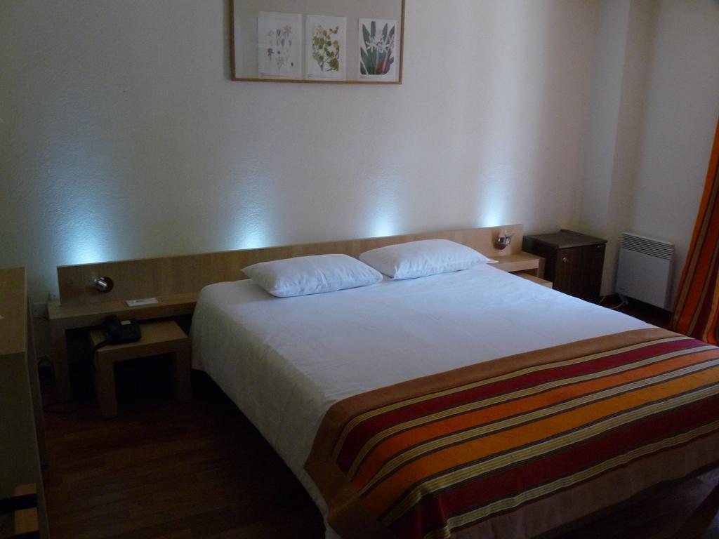 Hotel E Caselle by Light Human Hotels