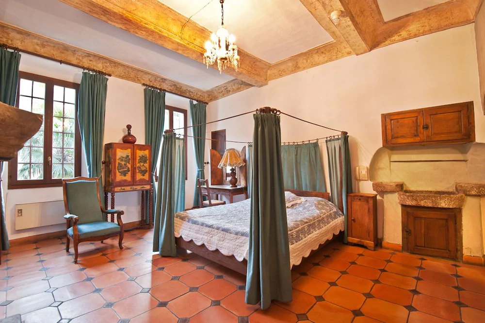 Hôtel Les Arcades