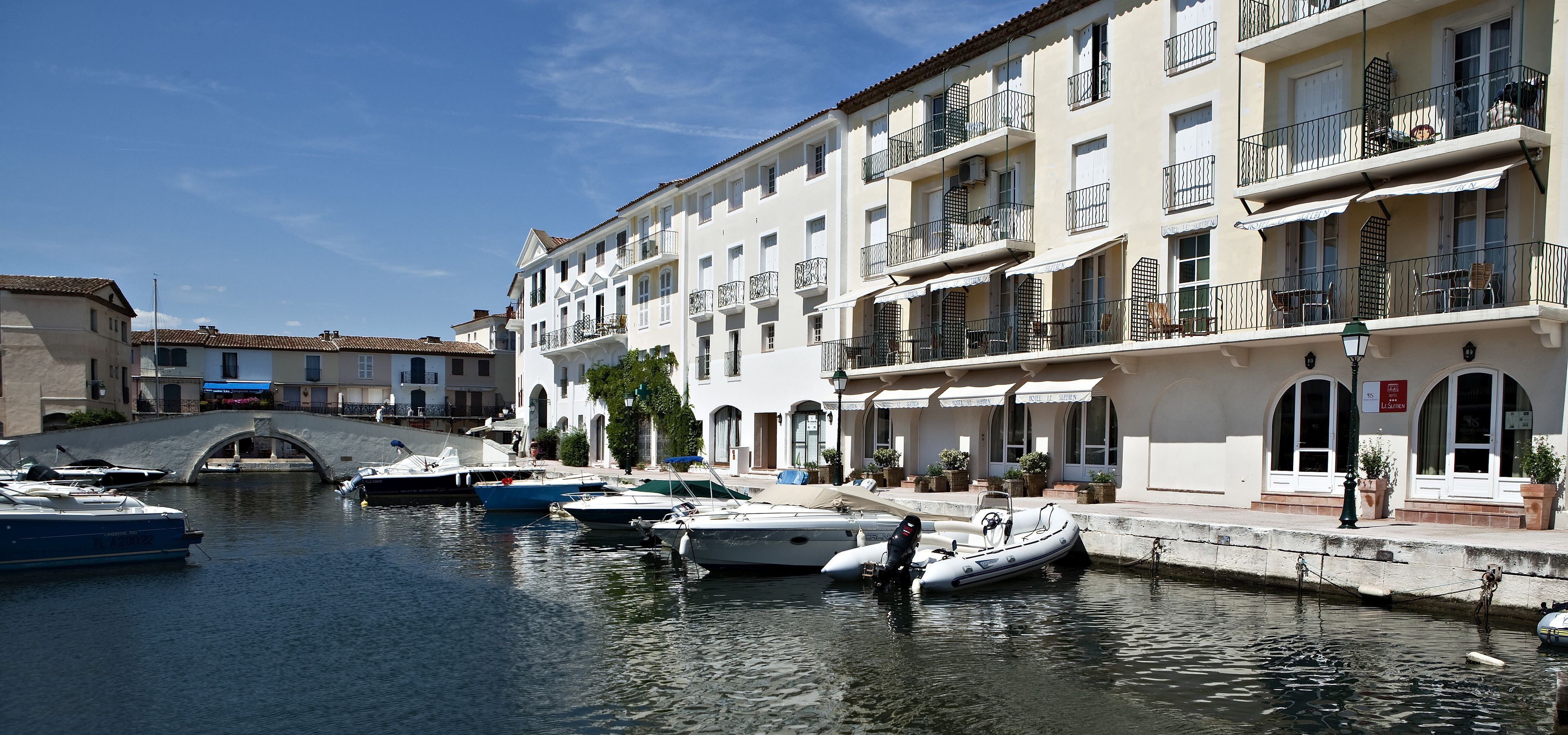 Le Suffren Hôtel