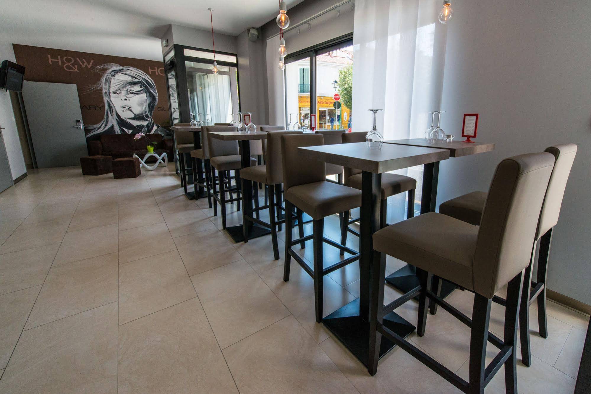 Holidays & Work HOTEL RESTAURANT