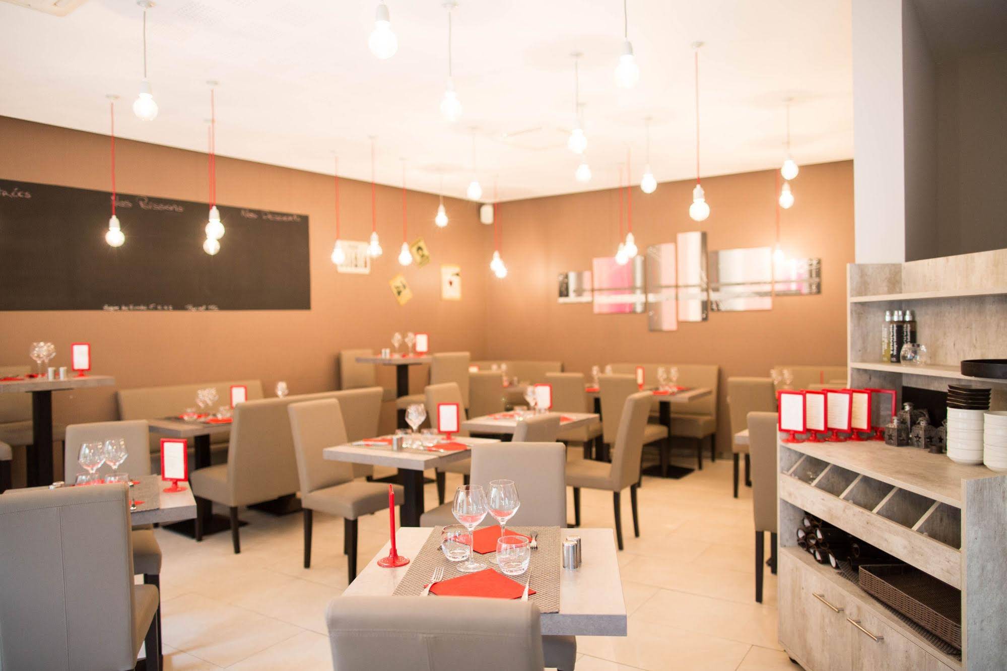 Holidays & Work HOTEL RESTAURANT