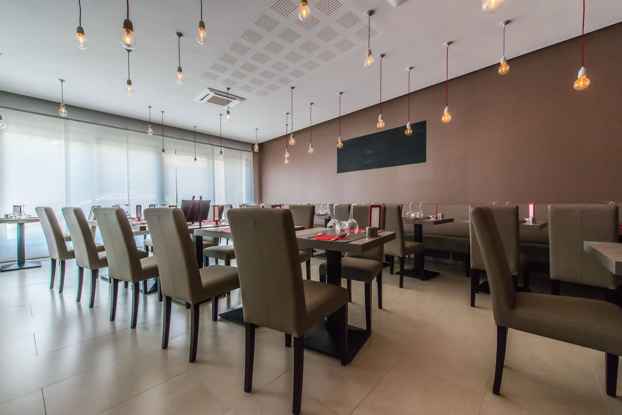 Holidays & Work HOTEL RESTAURANT