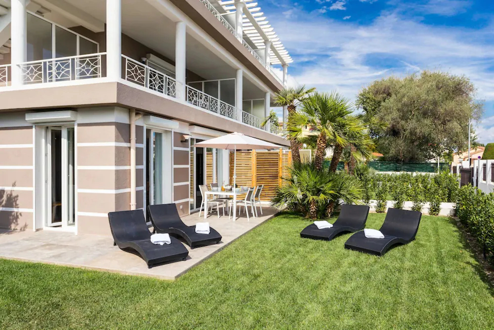 Villa Velvet
