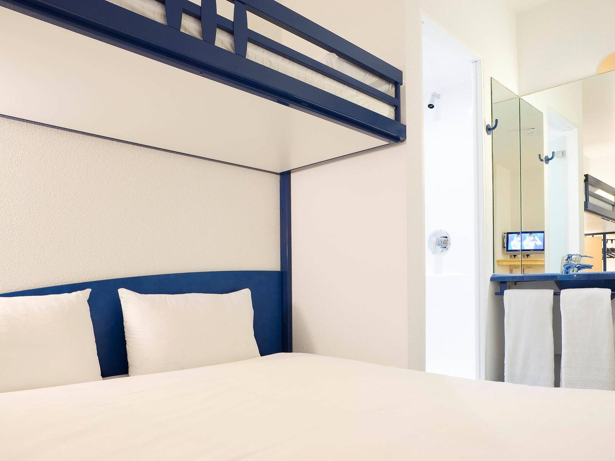 Zola 45 Bezons Hotel