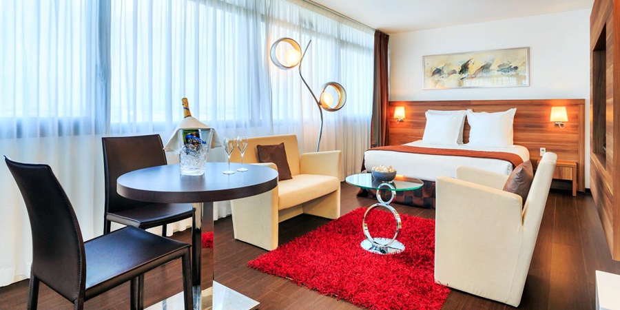 Gatsby Hotel & Restaurant