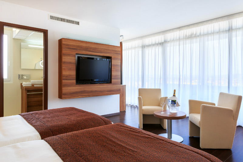 Gatsby Hotel & Restaurant