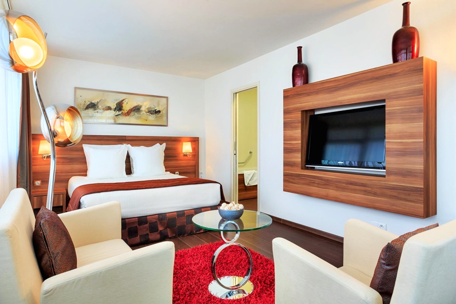 Gatsby Hotel & Restaurant
