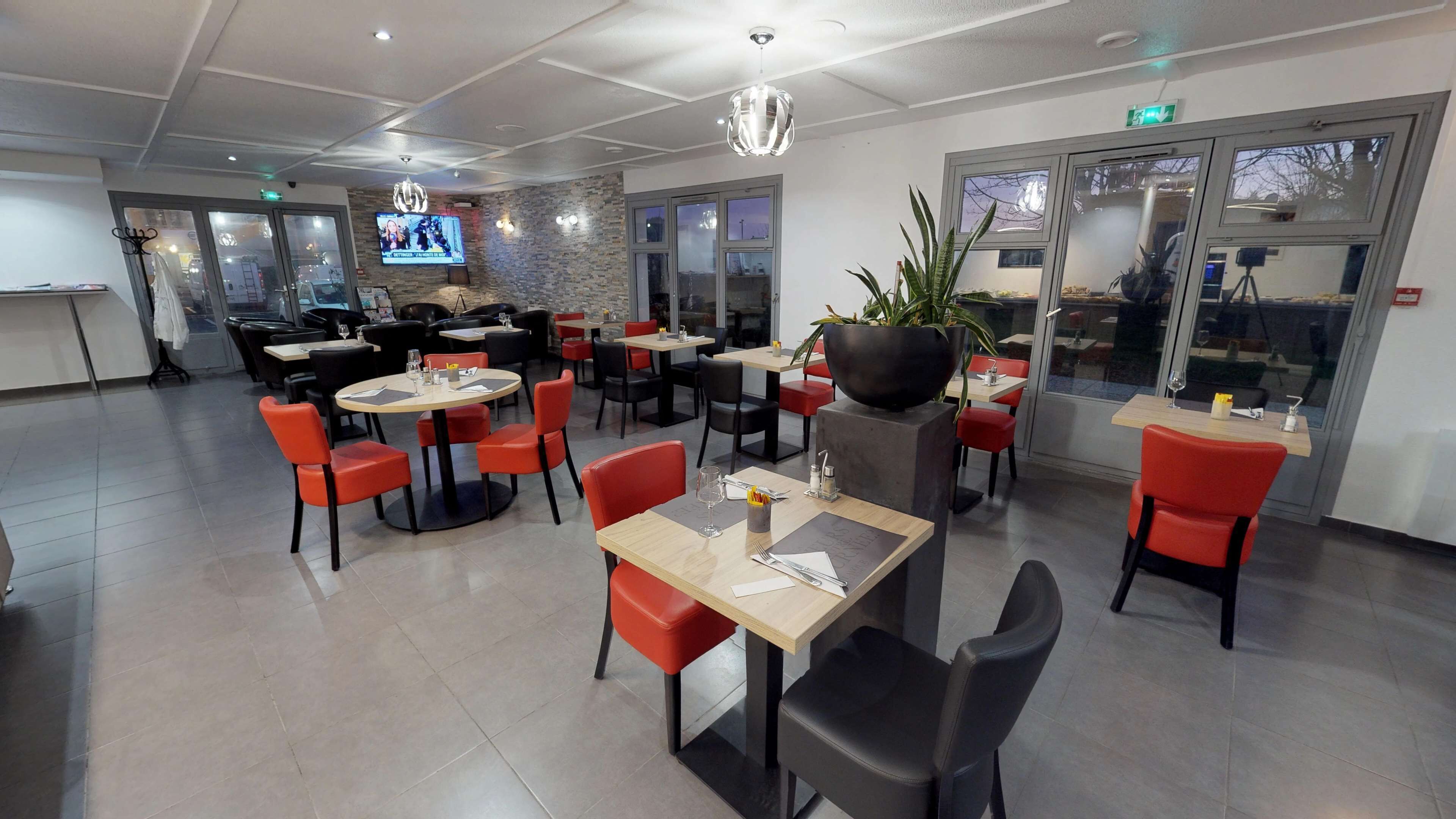 Hôtel Kyriad Fontenay Tresigny