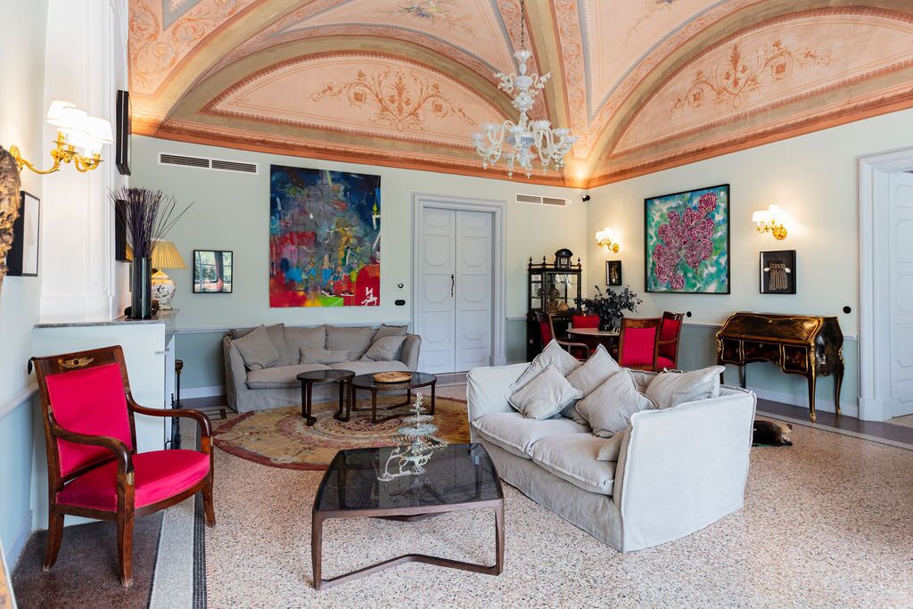 Chateau De Collias Hotel & Restaurant