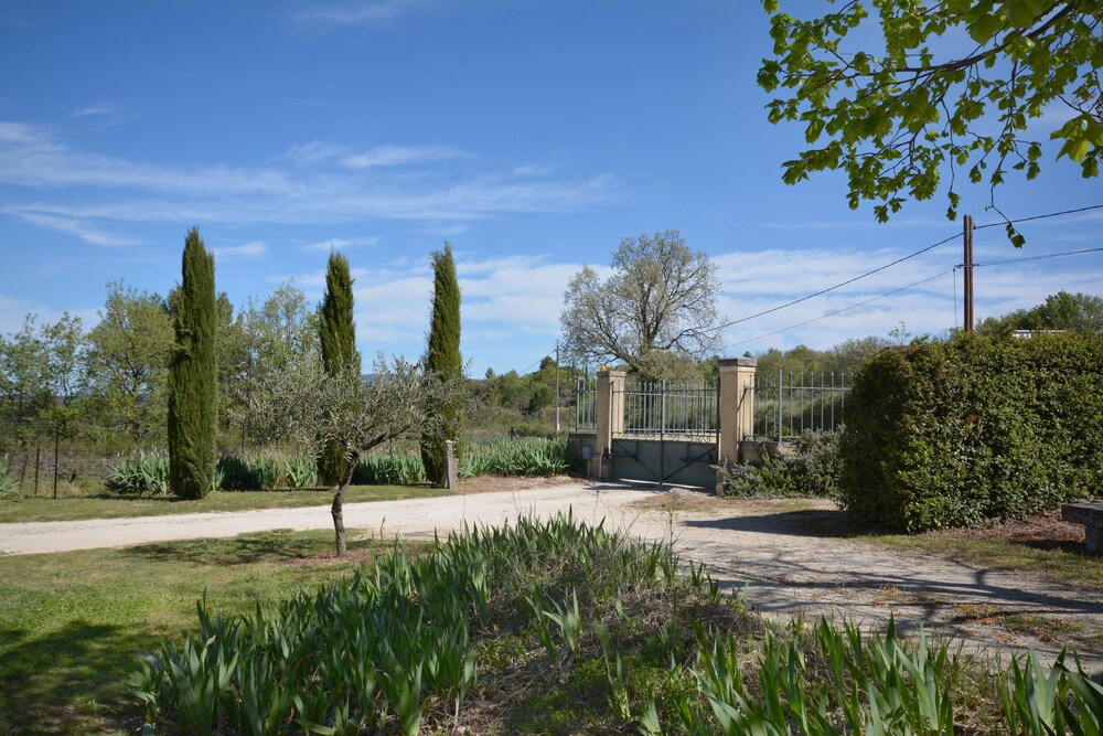 Les Bastidons Du Souleyan