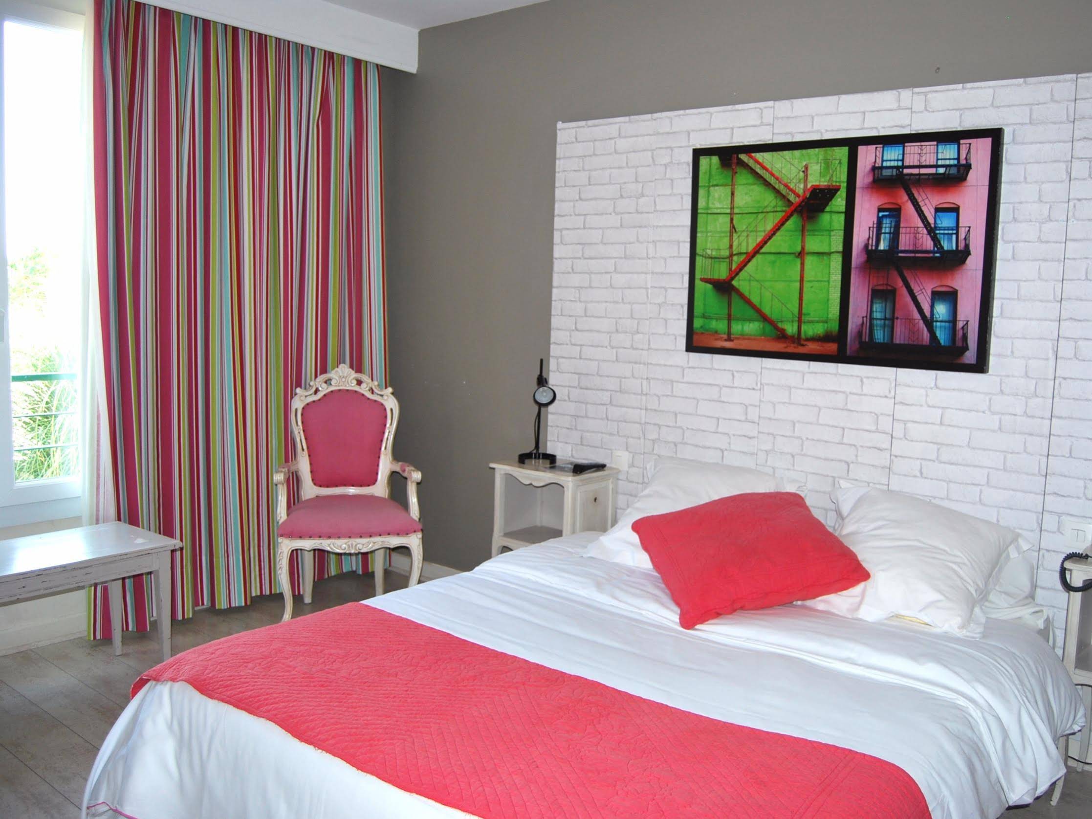 Les Aubuns Country Hôtel