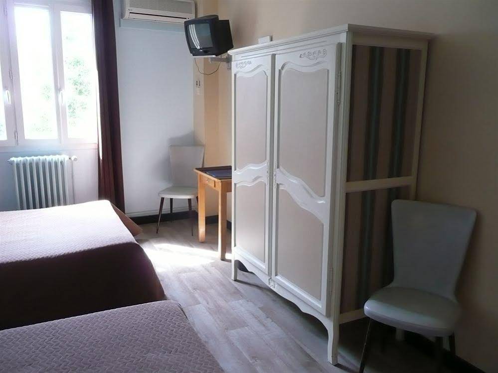 De La Bastide
