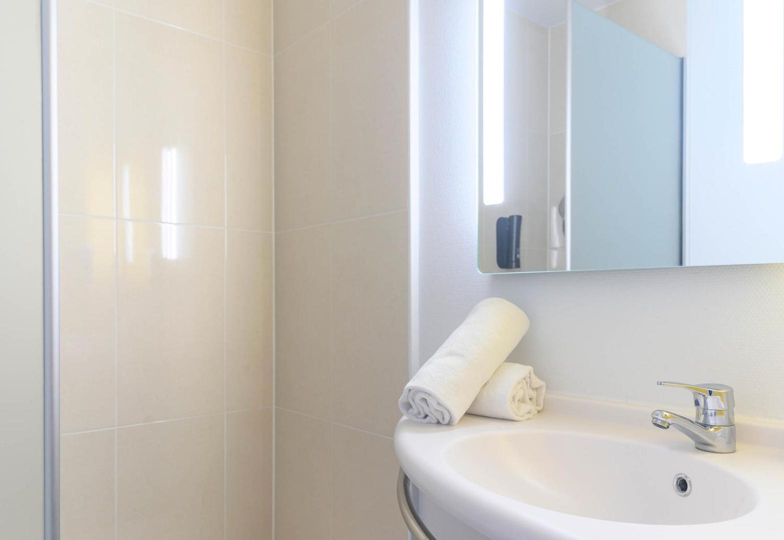 B&B HOTEL Nîmes Centre Arènes