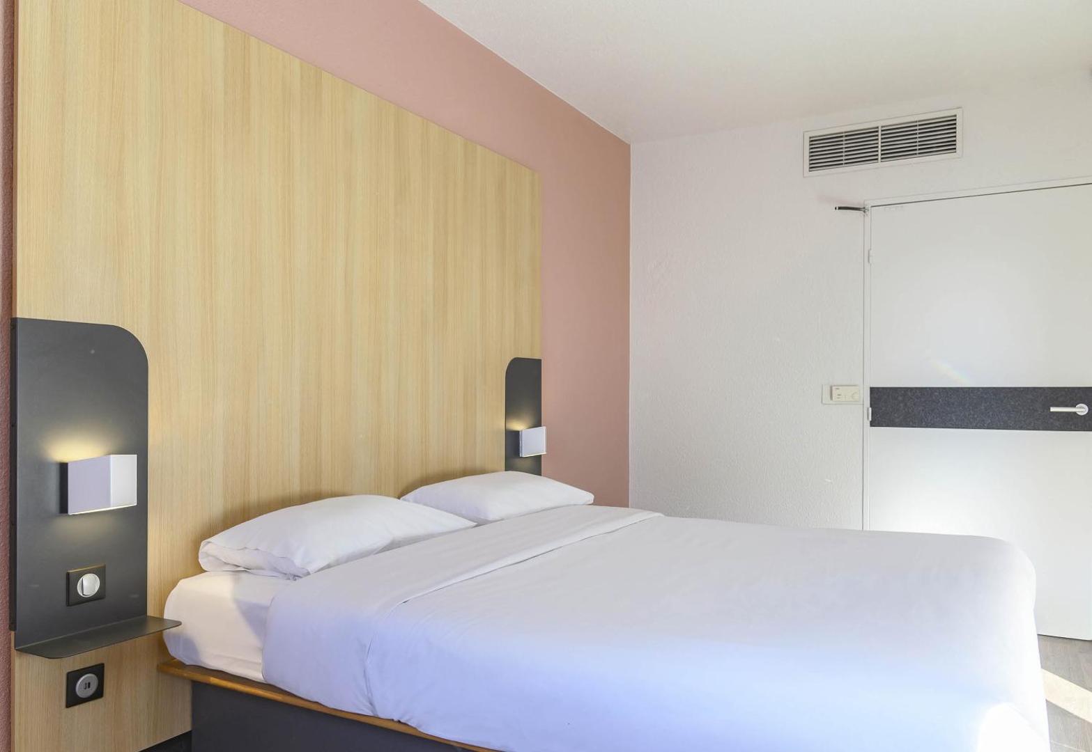 B&B HOTEL Nîmes Centre Arènes