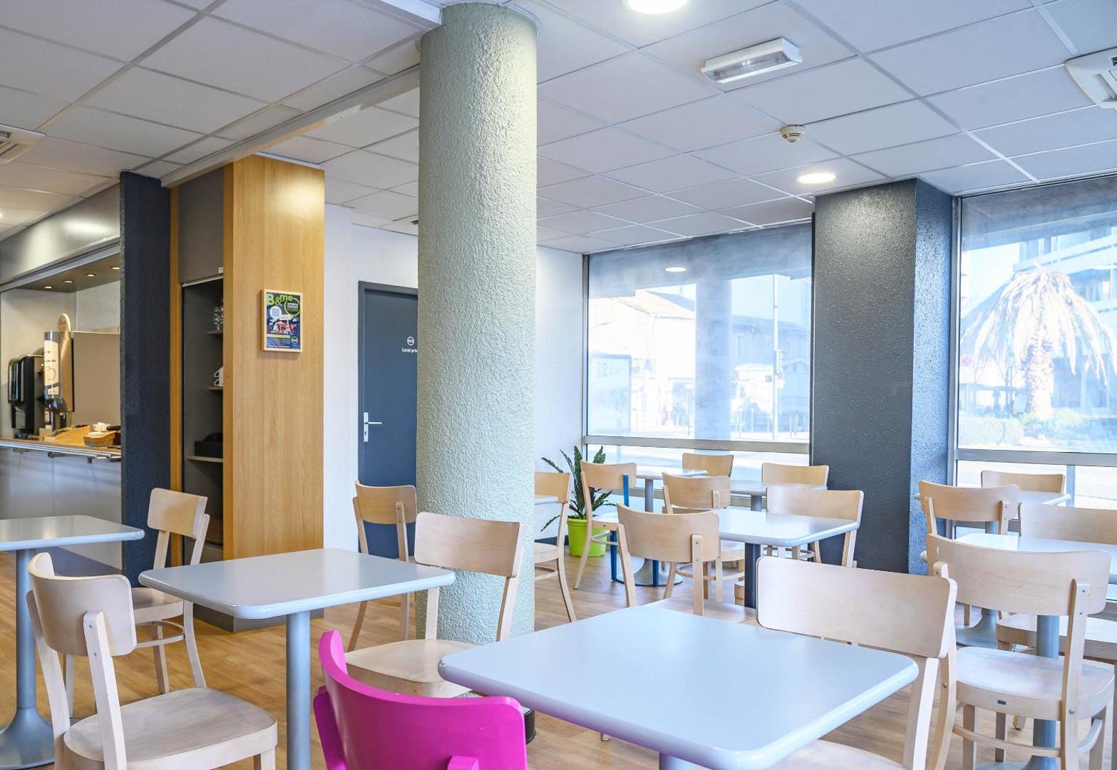 B&B HOTEL Nîmes Centre Arènes