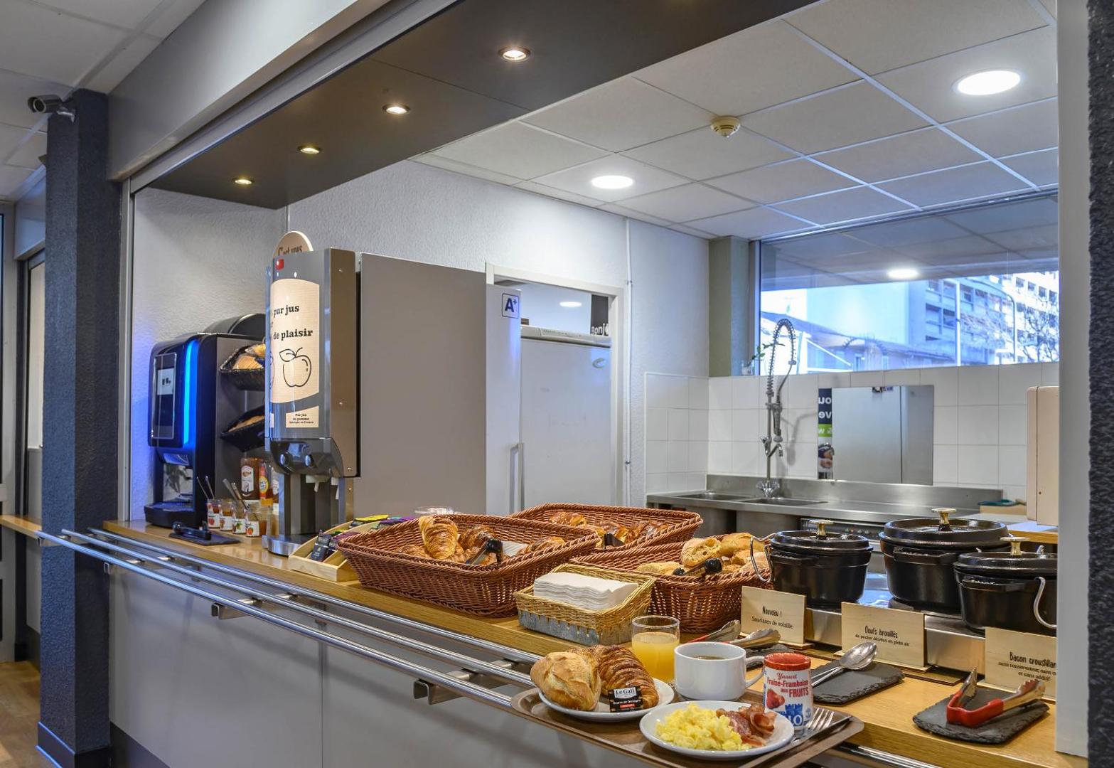 B&B HOTEL Nîmes Centre Arènes