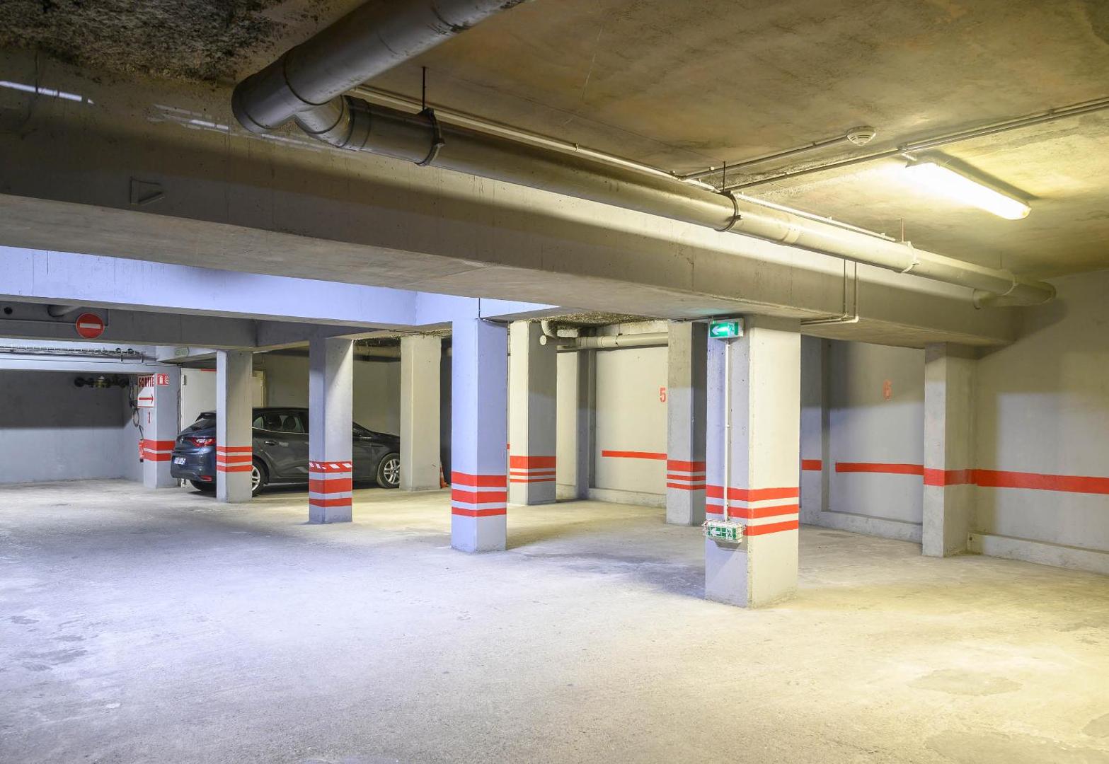 B&B HOTEL Nîmes Centre Arènes