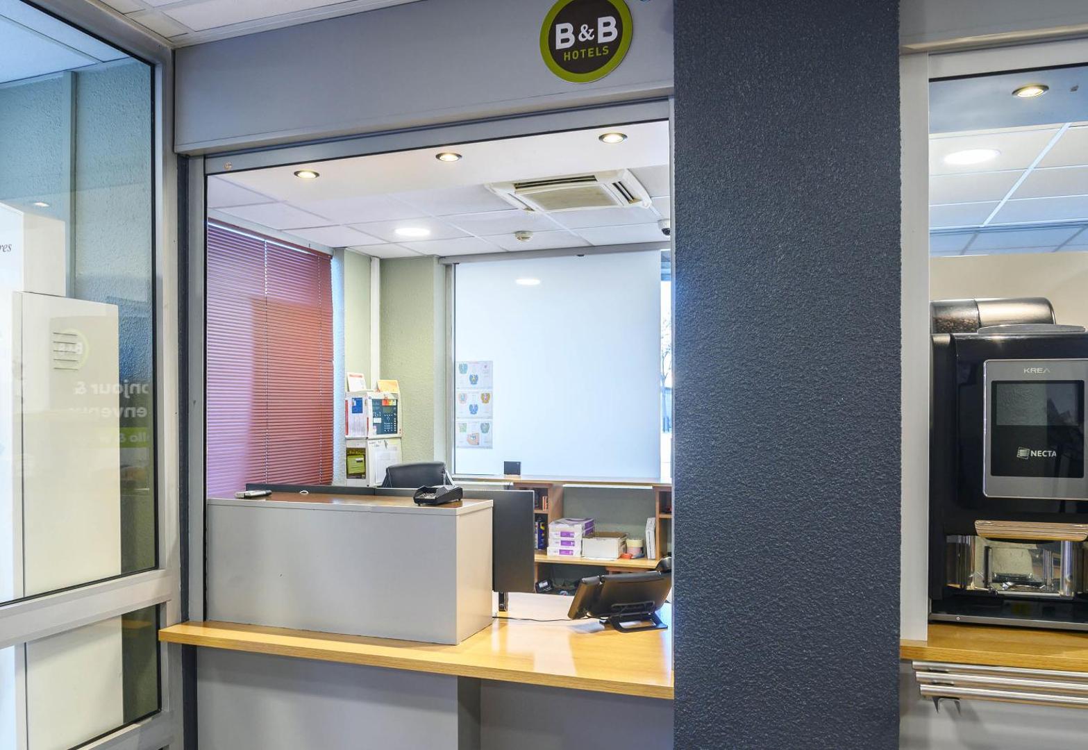 B&B HOTEL Nîmes Centre Arènes