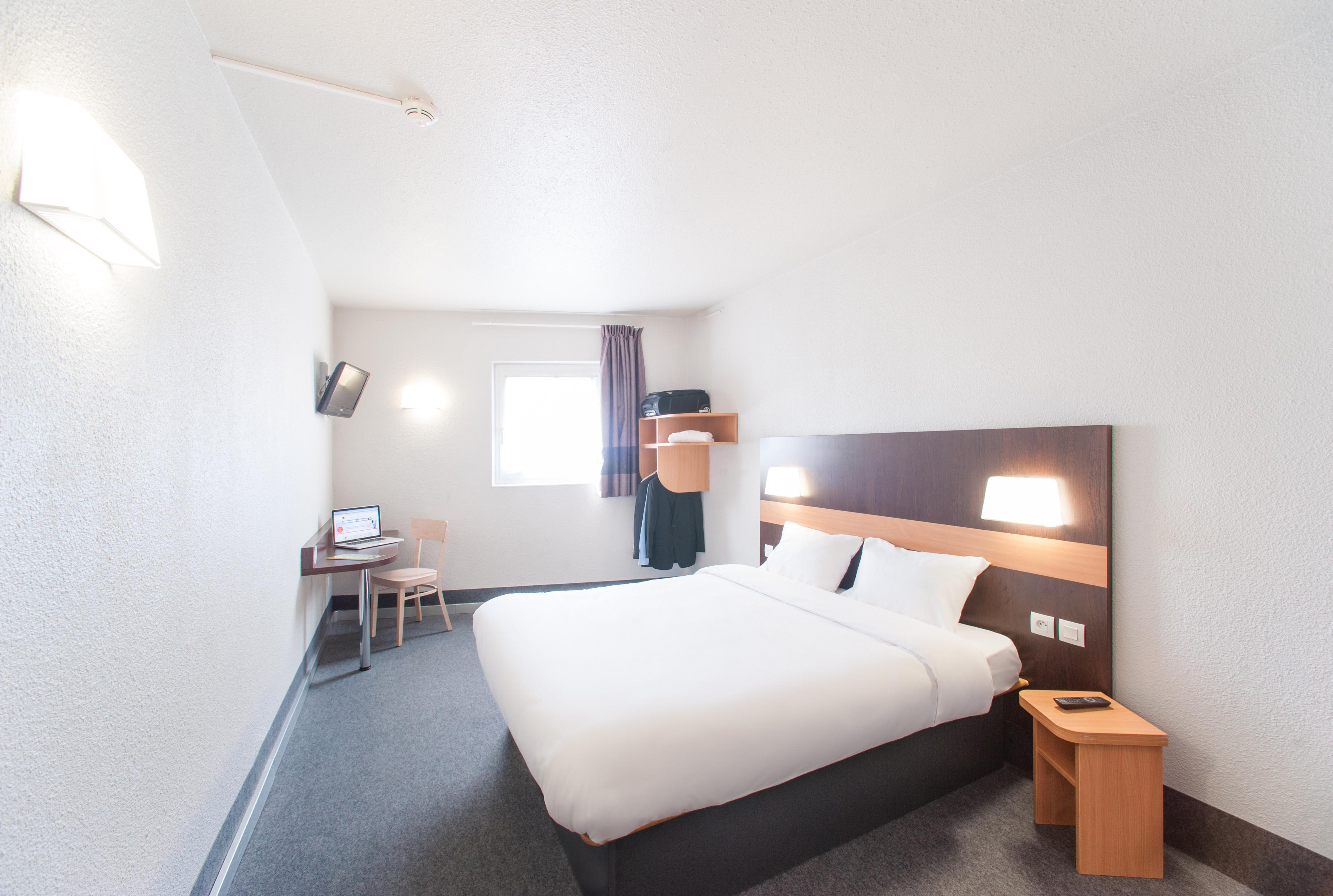 B&B Hôtel Nîmes Centre Arènes