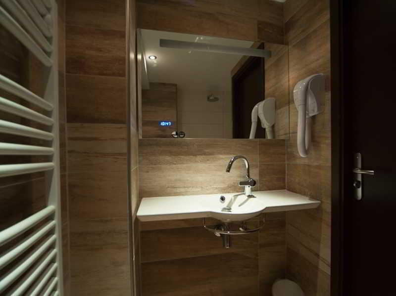 Central Hôtel Nîmes