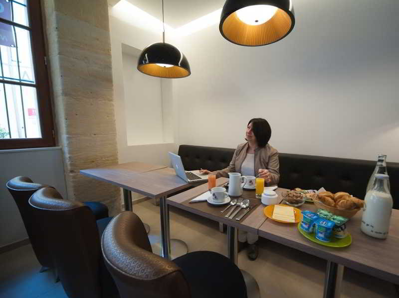 Central Hôtel Nîmes