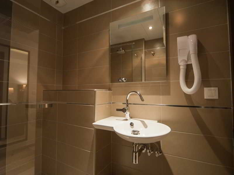 Central Hôtel Nîmes