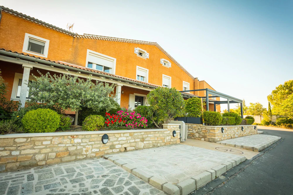 Hotel Le Saint Genies