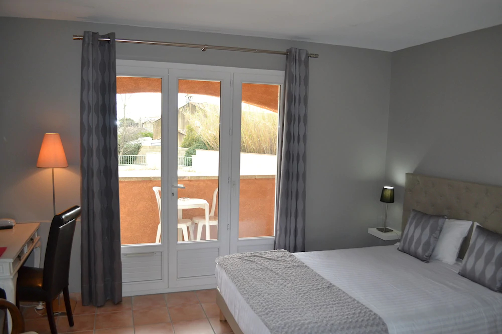 Hotel Le Saint Genies