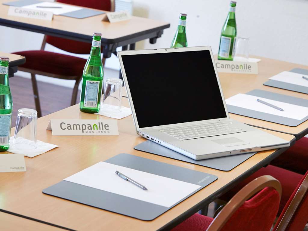 Campanile Versailles Buc