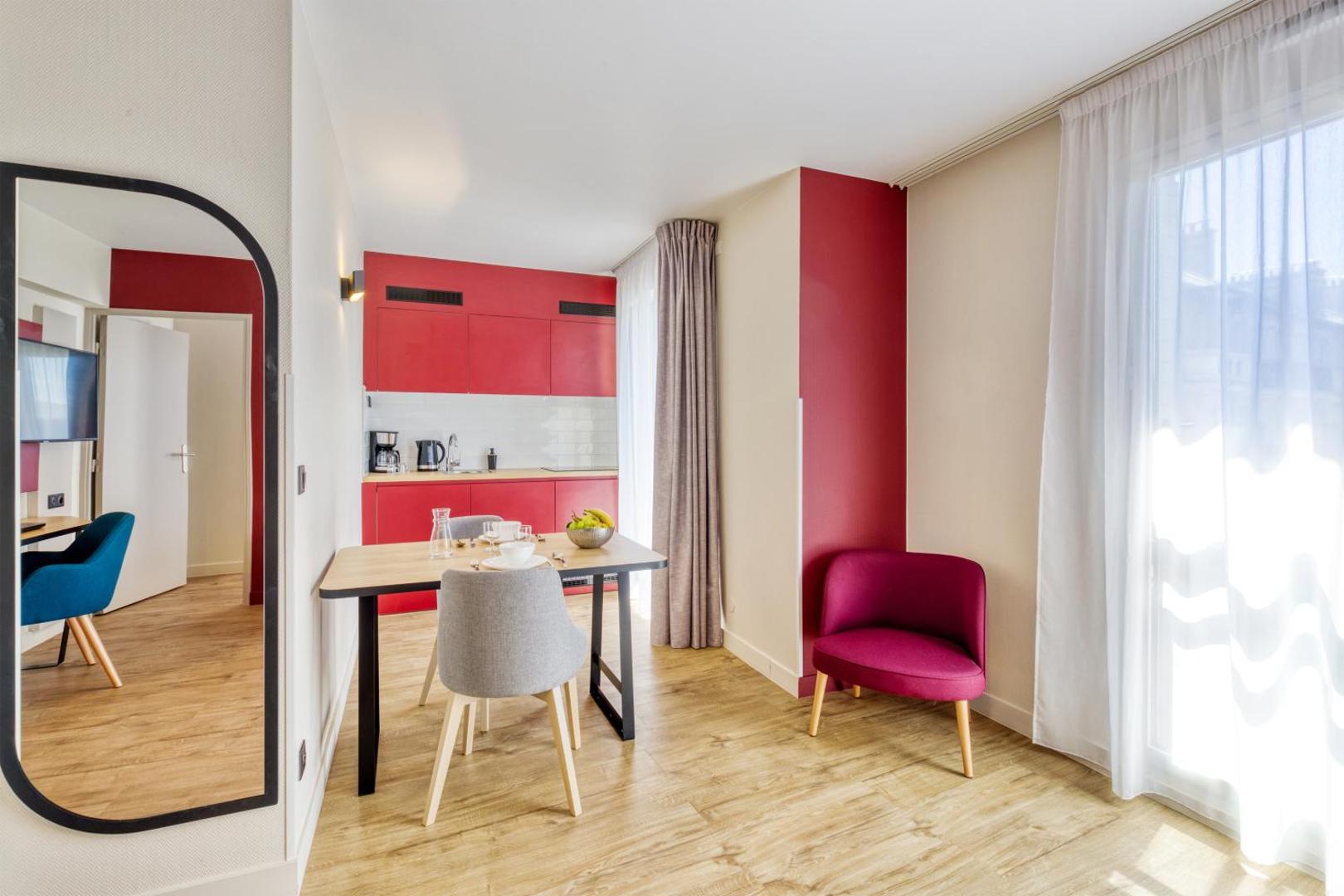 Appart'City Confort Paris Clichy Mairie