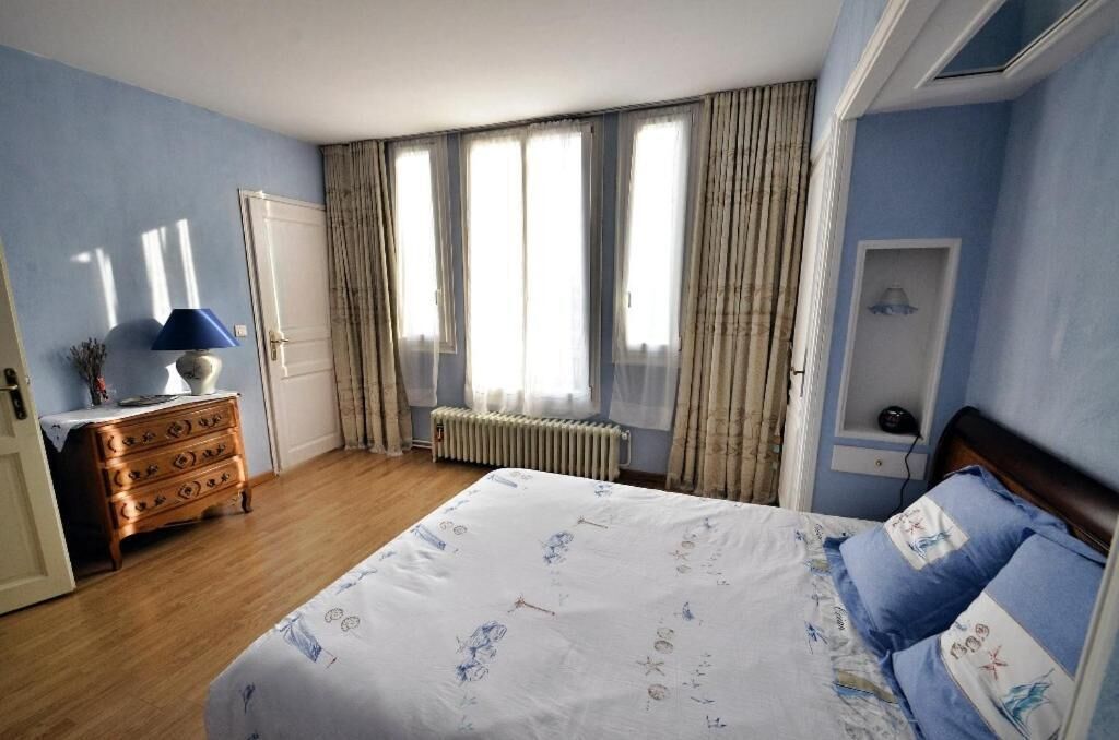 Chalet De Paris