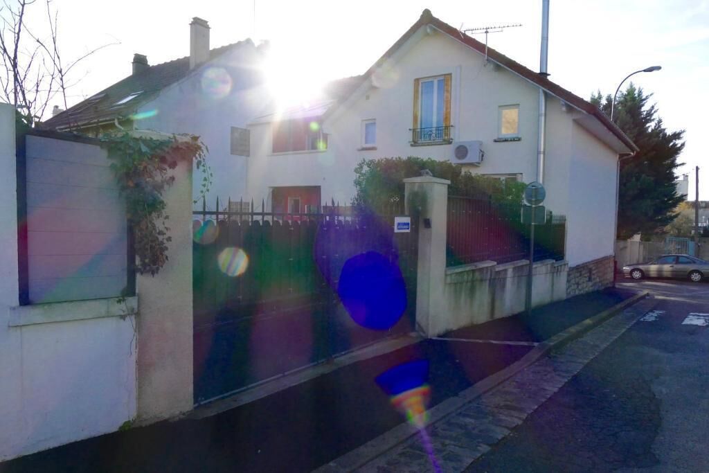 Chalet De Paris