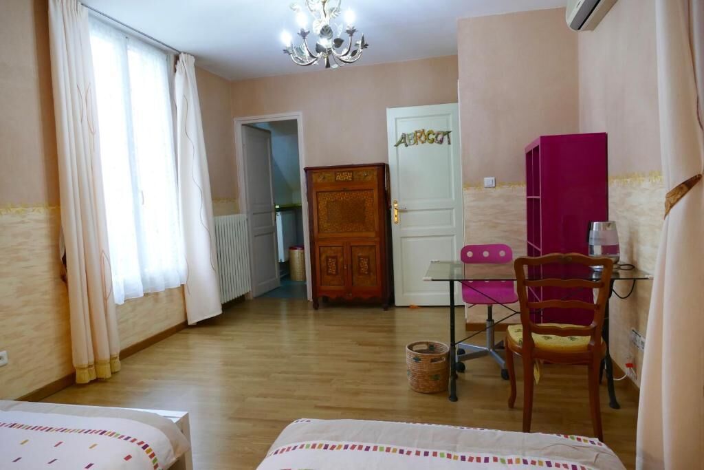 Chalet De Paris