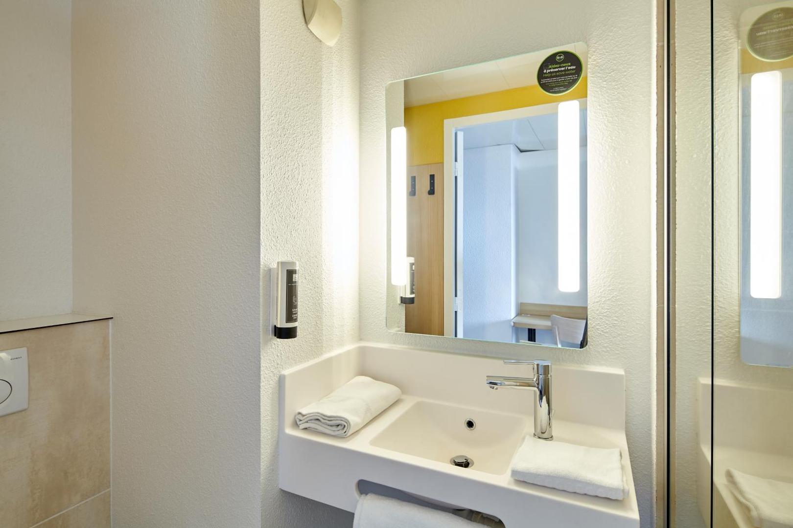 B&B HOTEL Paris Nord Gonesse Parc des Expos
