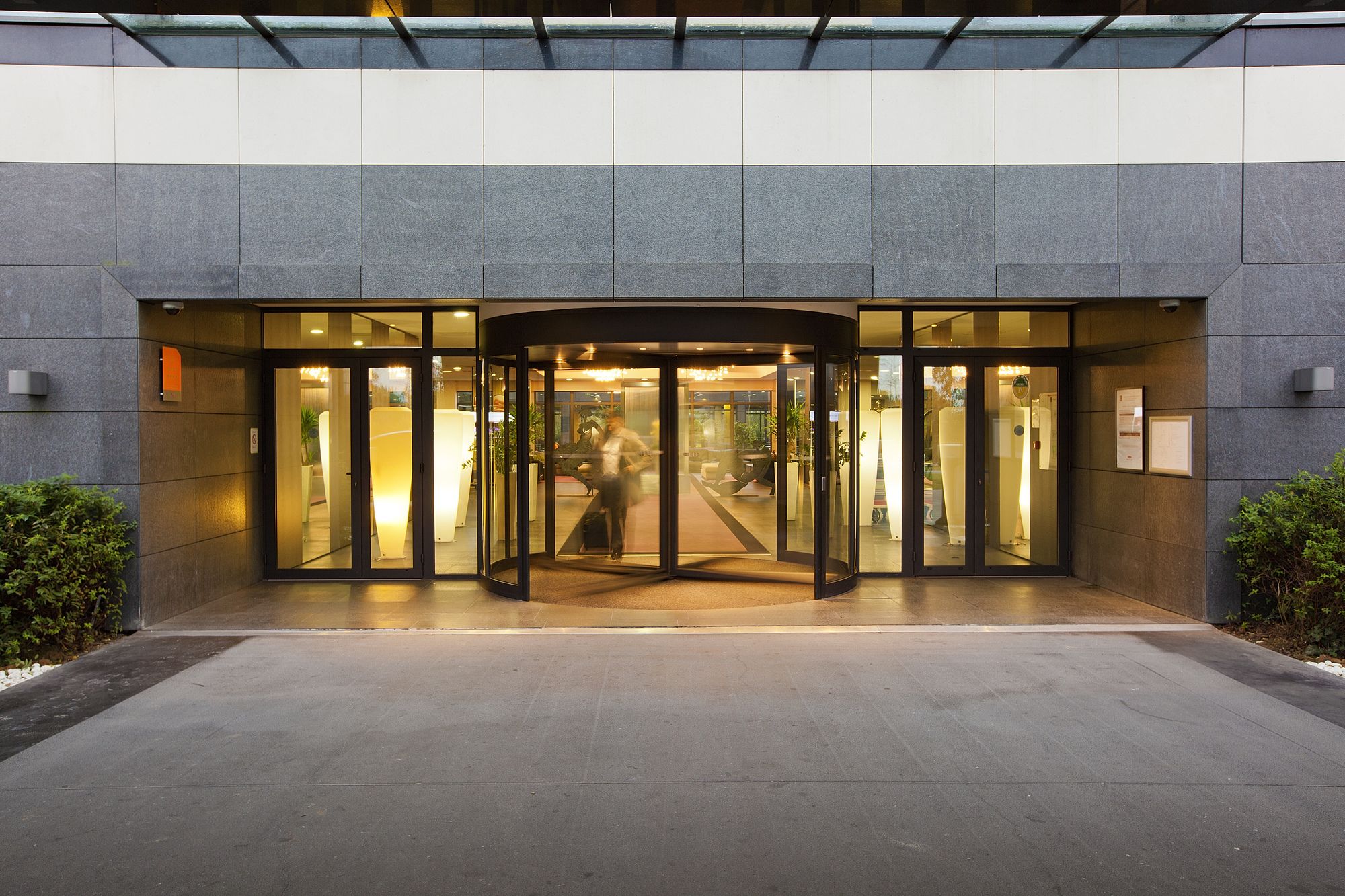 LIEUSAINT - Residhome Appart Hotel Suites Paris Sénart