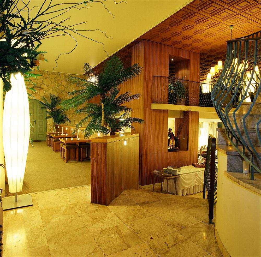 Inter-Hotel Au Pavillon Bleu