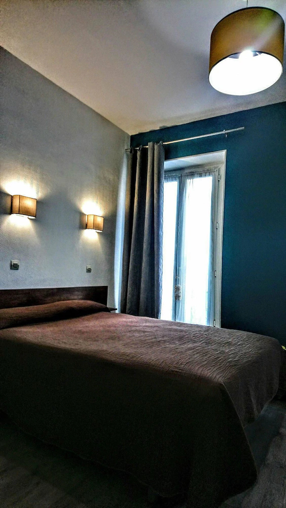 Acacia Hotel