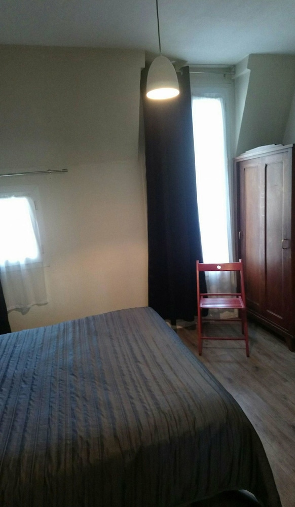 Acacia Hotel