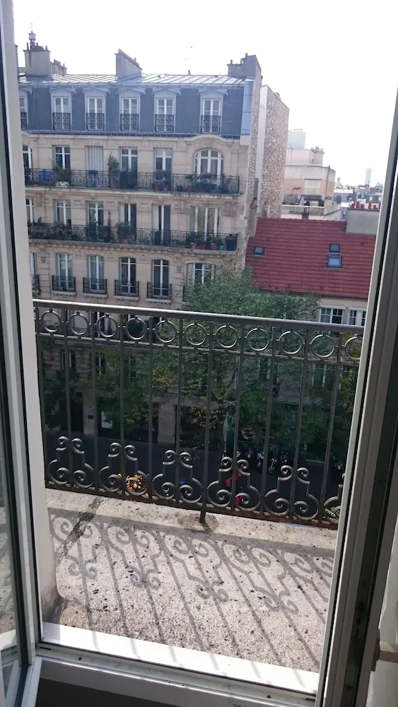 Acacia Hotel