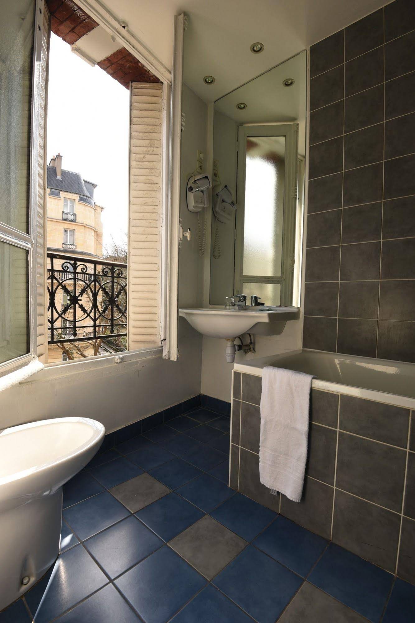 Adonis Paris Hôtel Roma Sacré Cœur