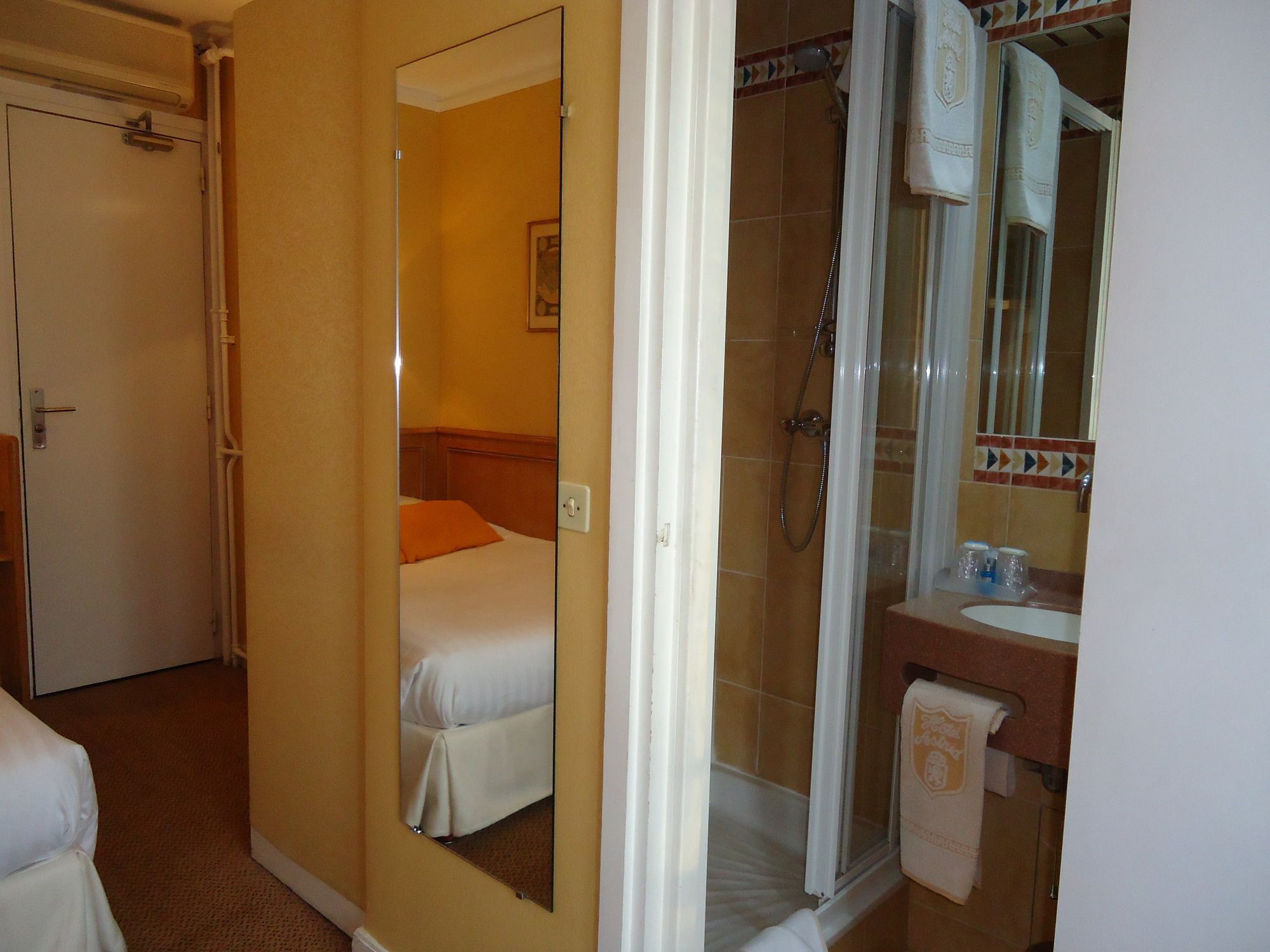 ELSA, Hôtel Paris