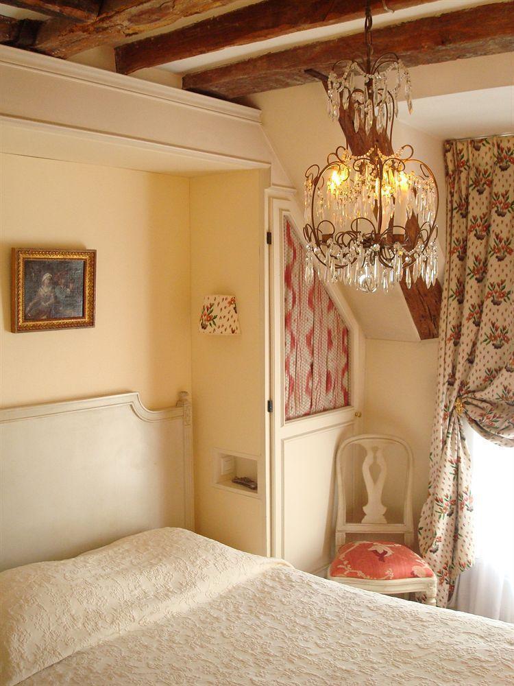 Caron De Beaumarchais