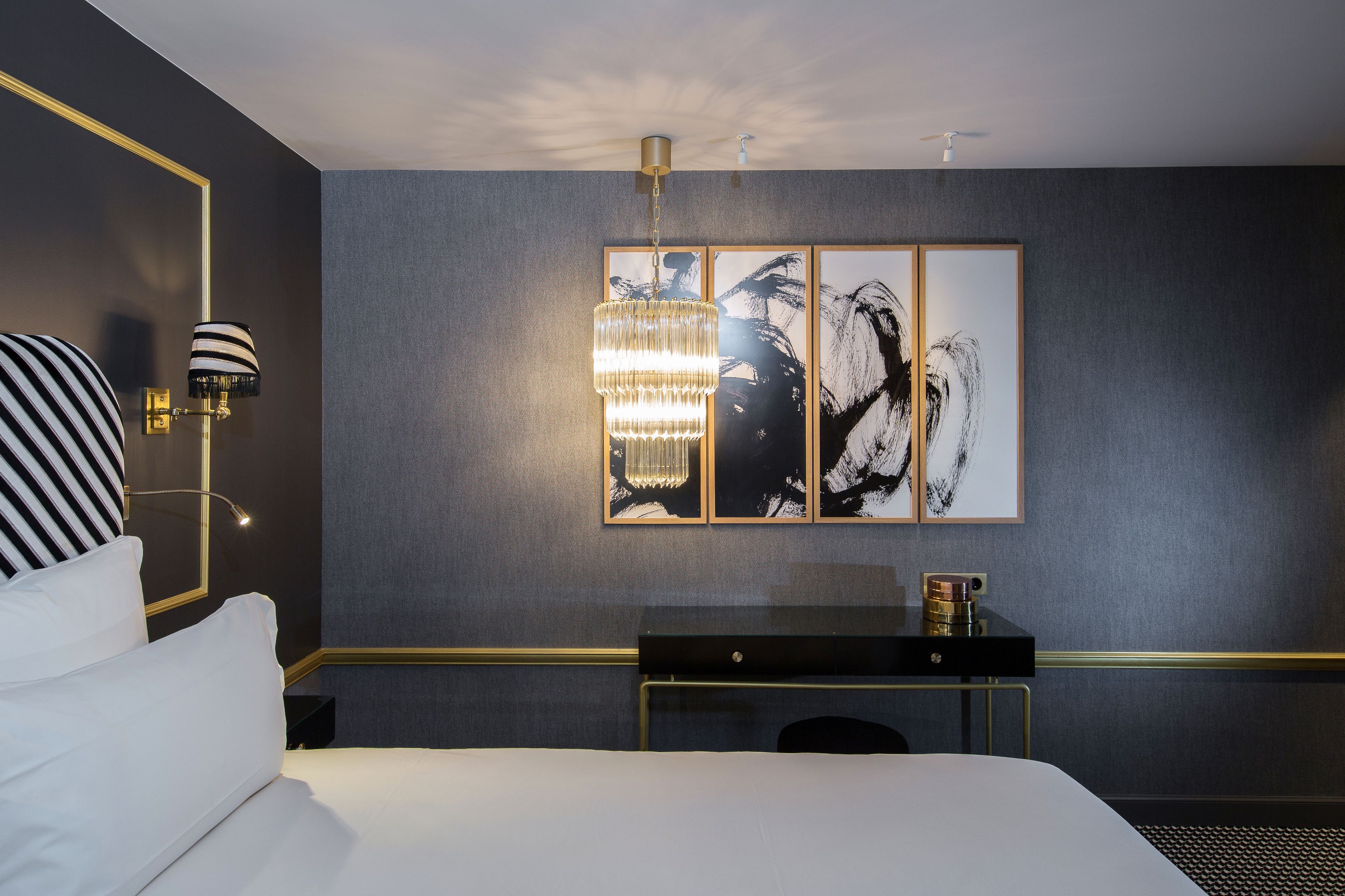 Snob Hotel