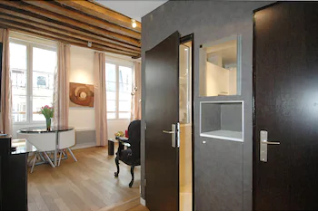 HolidaysInParis - Bourg Tibourg II