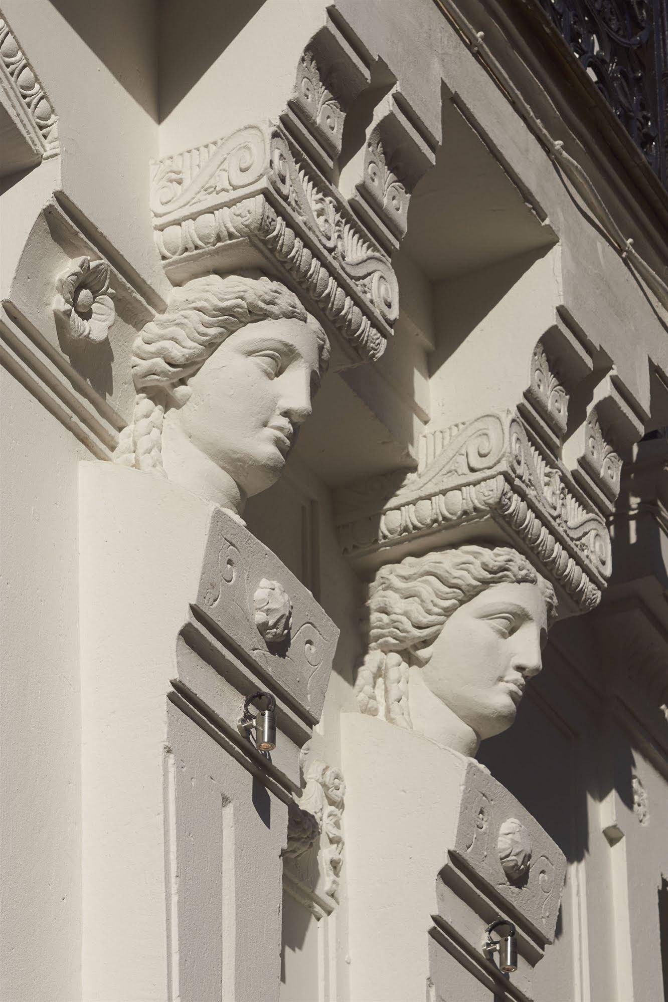 Hotel De Nell