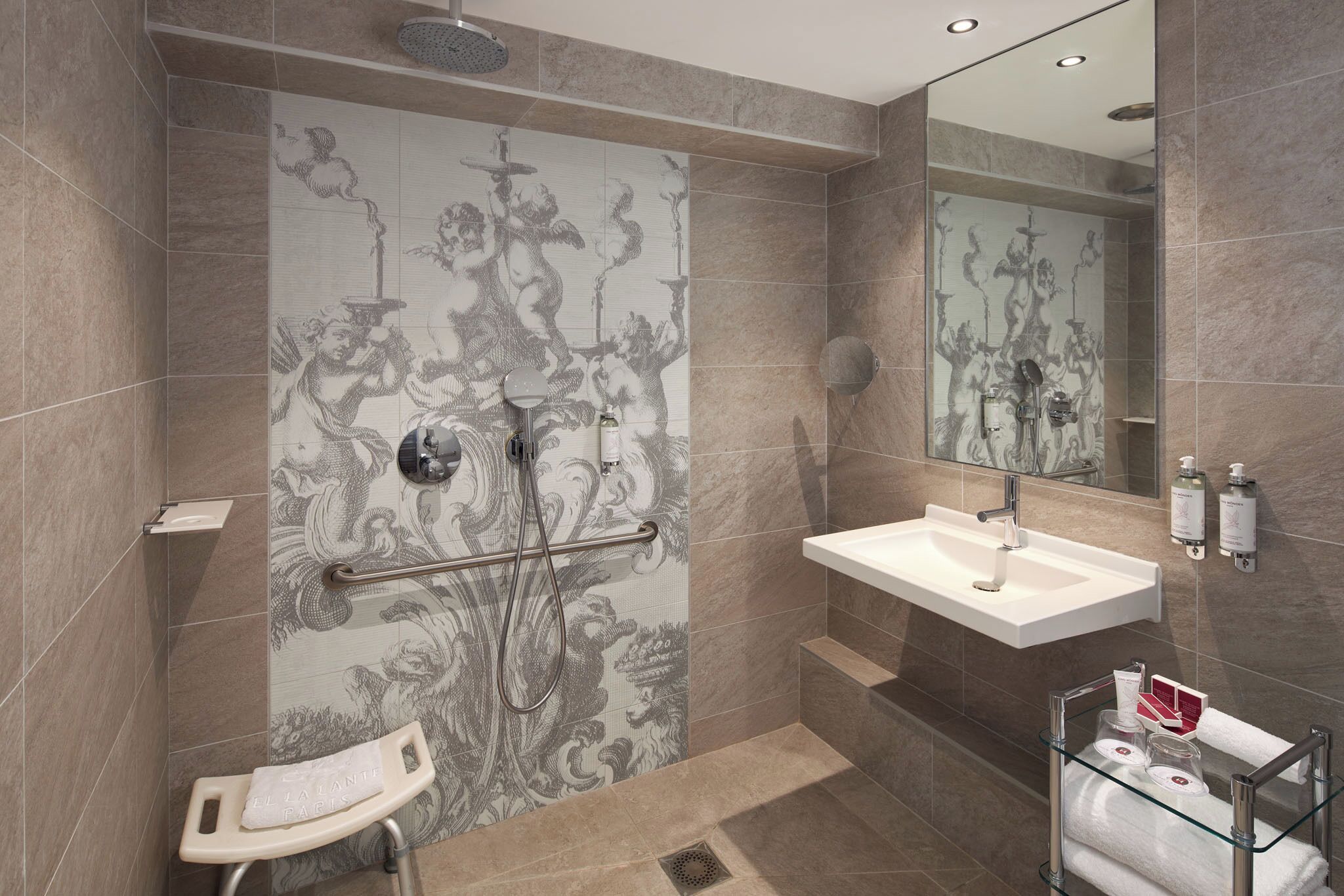 Hotel La Lanterne & Spa By Timhotel