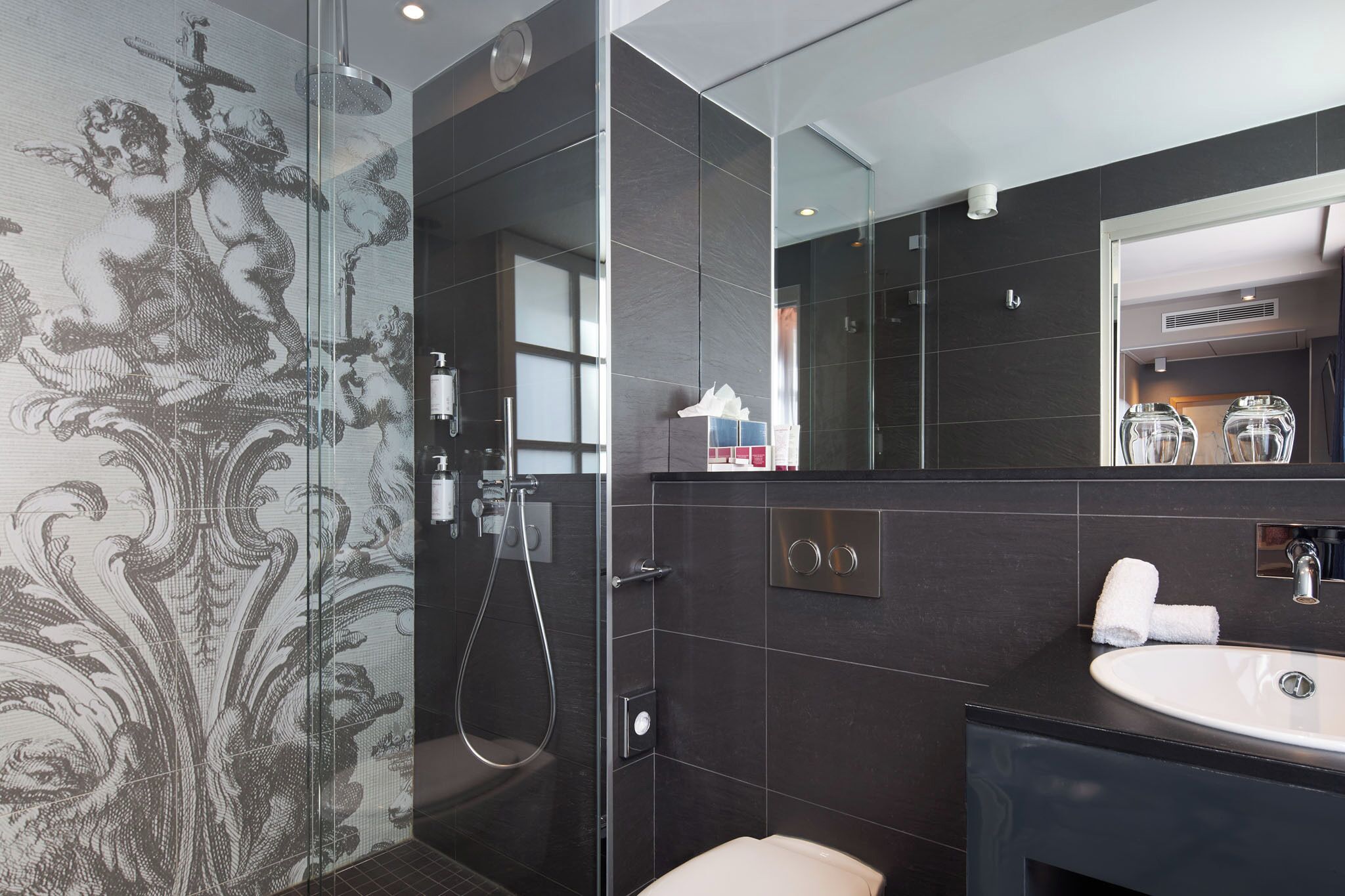 Hotel La Lanterne & Spa By Timhotel