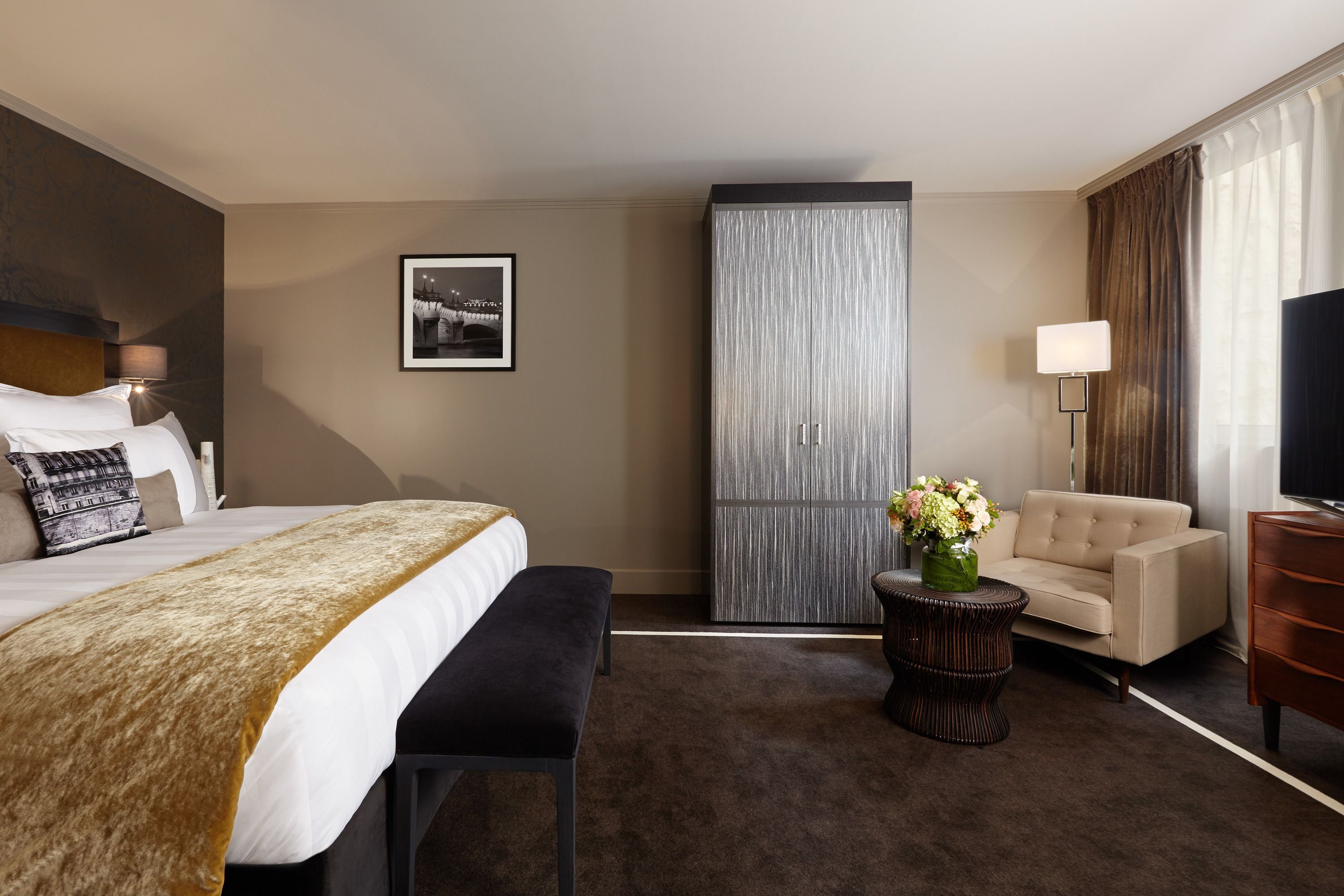 The One Alma Paris
