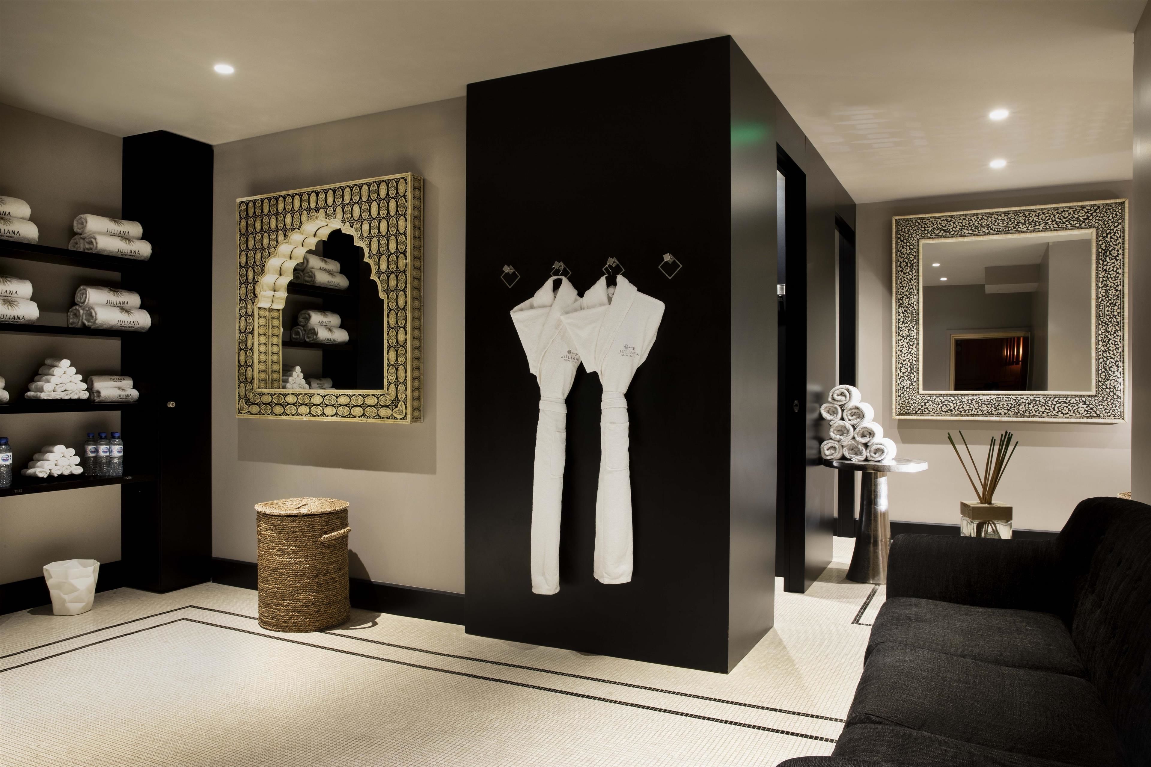 The One Alma Paris