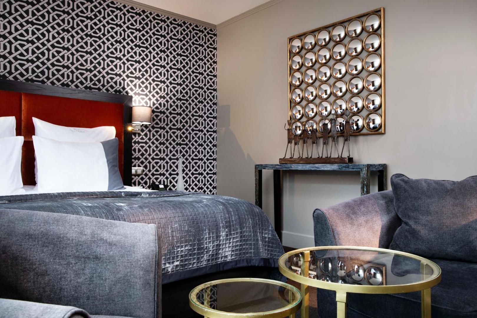 The One Alma Paris